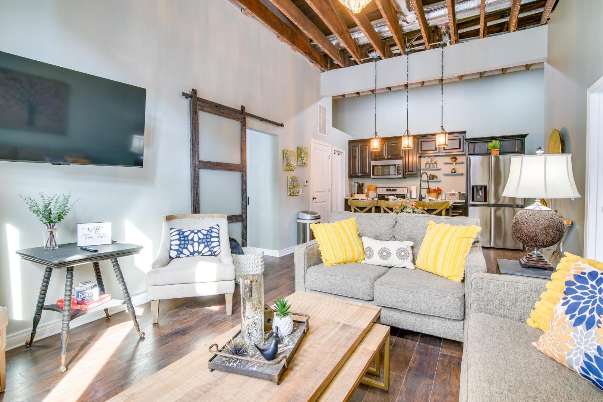 Dtwn Loft In The Heart Of Monett Pets Welcome! 외부 사진